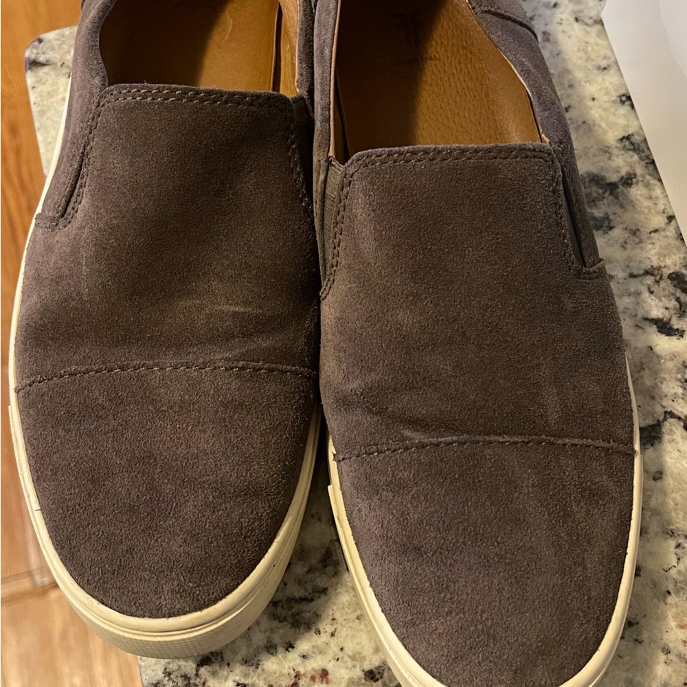 FRYE 9 women’s suede